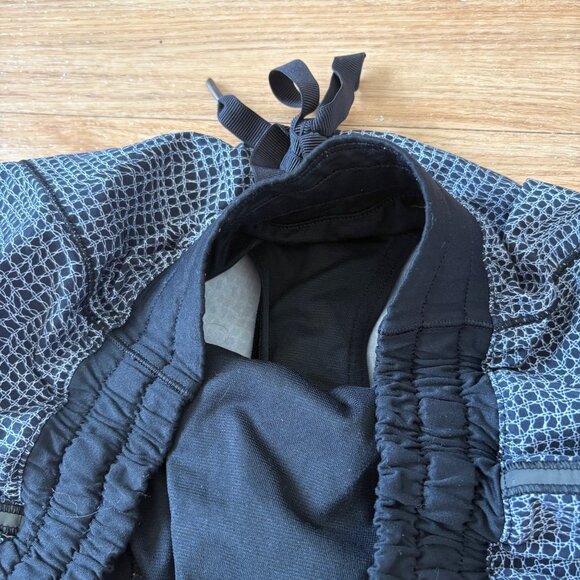 Lululemon Athletic Hotty Hot Low Rise Lined Shorts Black White Women’s Size 6 - Picture 5 of 8